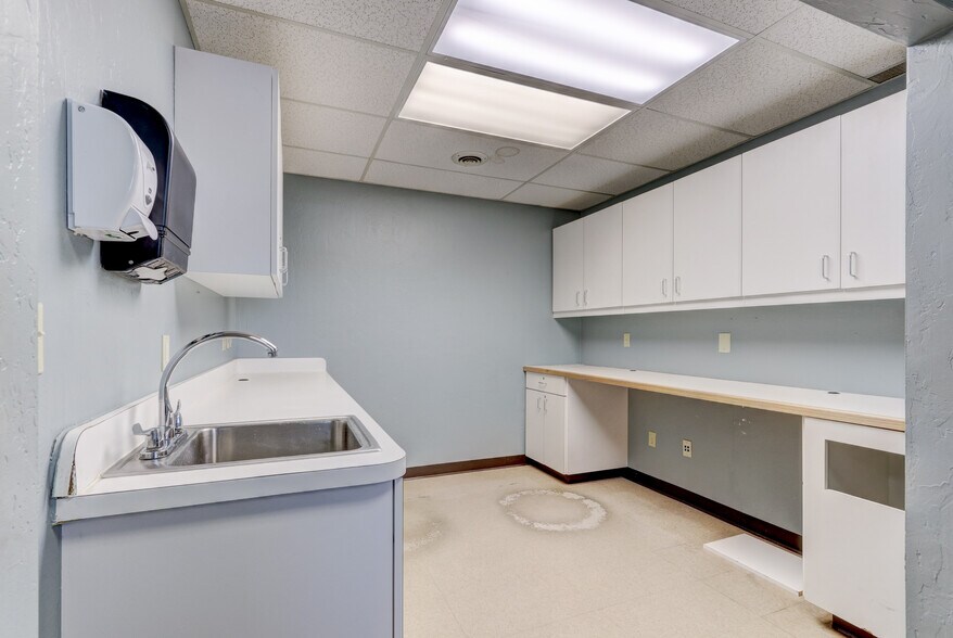More Photos Of 5622 N Portland Ave, Oklahoma City Medical For Lease
