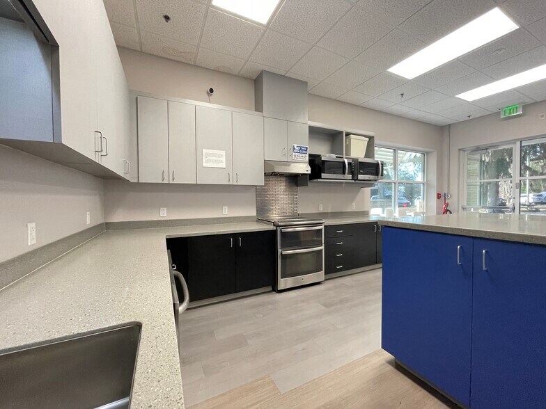 More Photos Of 7525 NW 4th Blvd, Gainesville Medical For Lease