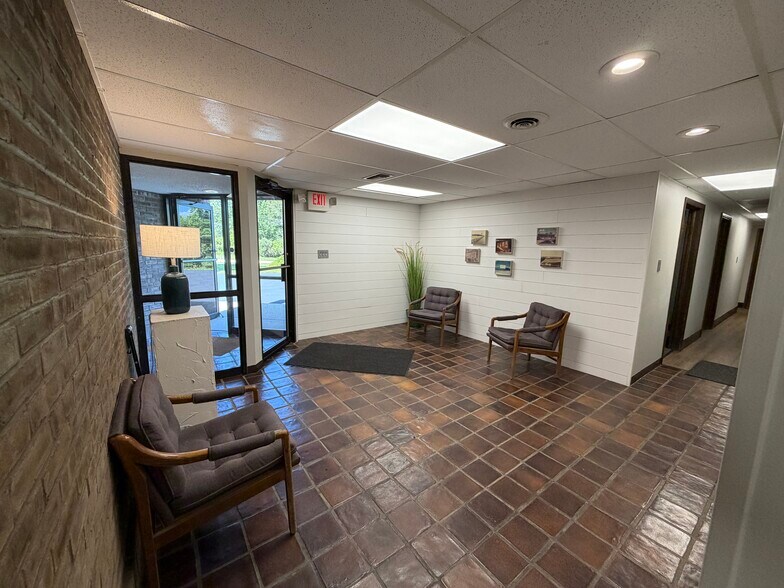 More Photos Of 3920 Congress Pkwy, Richfield Warehouse For Sale