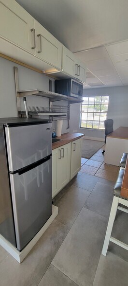 More Photos Of 318 N John Young Pky, Kissimmee Office For Lease