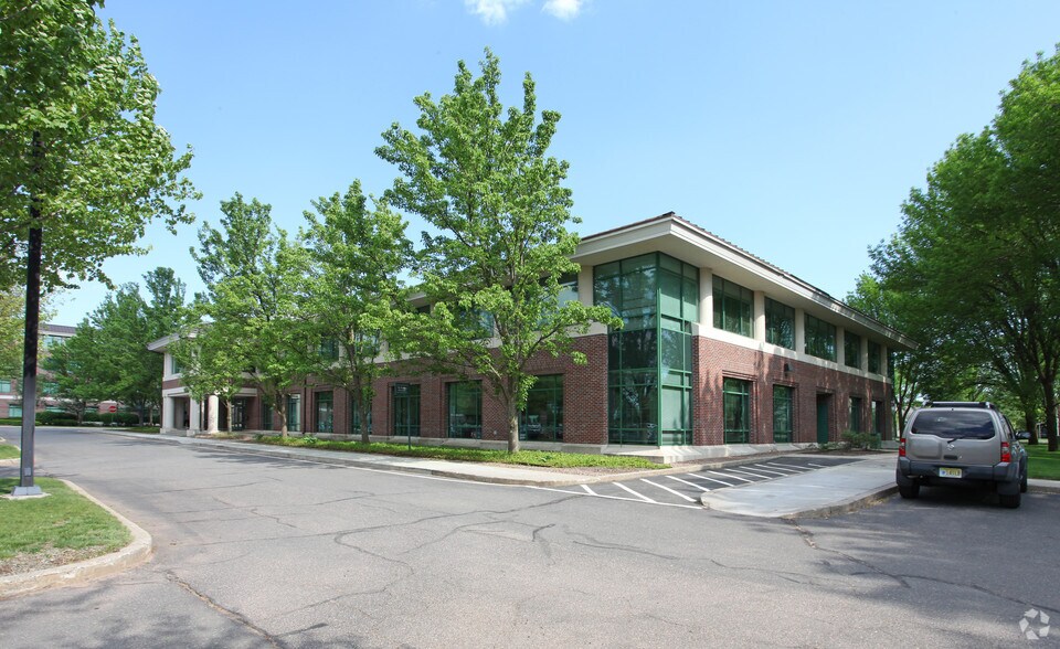 More Photos Of 115 Glastonbury Blvd, Glastonbury Office For Lease