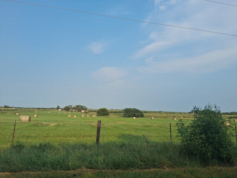 More Photos Of 6841 E US Highway 56, Overbrook Land For Sale
