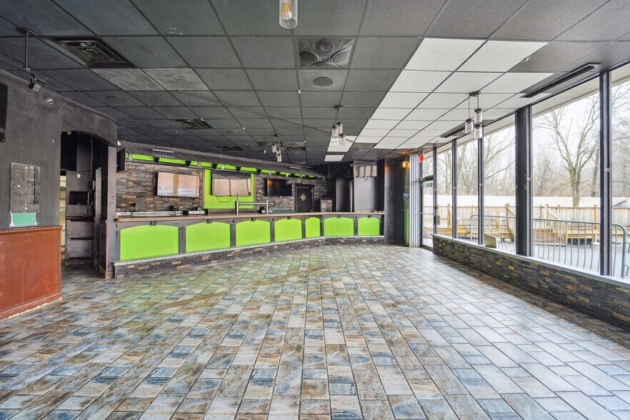 More Photos Of 1547 Arthur Kill Rd, Staten Island Freestanding For Lease