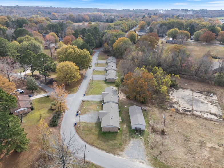 More Photos Of 16 Linder Rd, Greenbrier Apartments For Sale