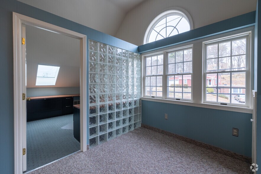 More Photos Of 109 Colon St, Beverly Medical For Lease