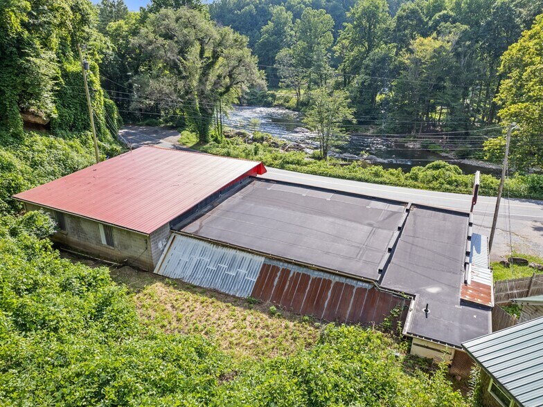 More Photos Of 119 Whitewater Dr, Cherokee Freestanding For Sale