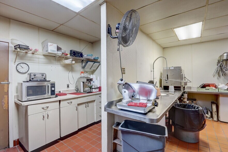 More Photos Of 711 W Racine St, Jefferson Restaurant For Sale