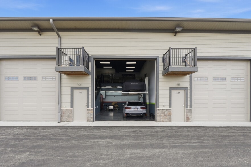 More Photos Of 2112 Ferry Rd, Naperville Warehouse For Sale
