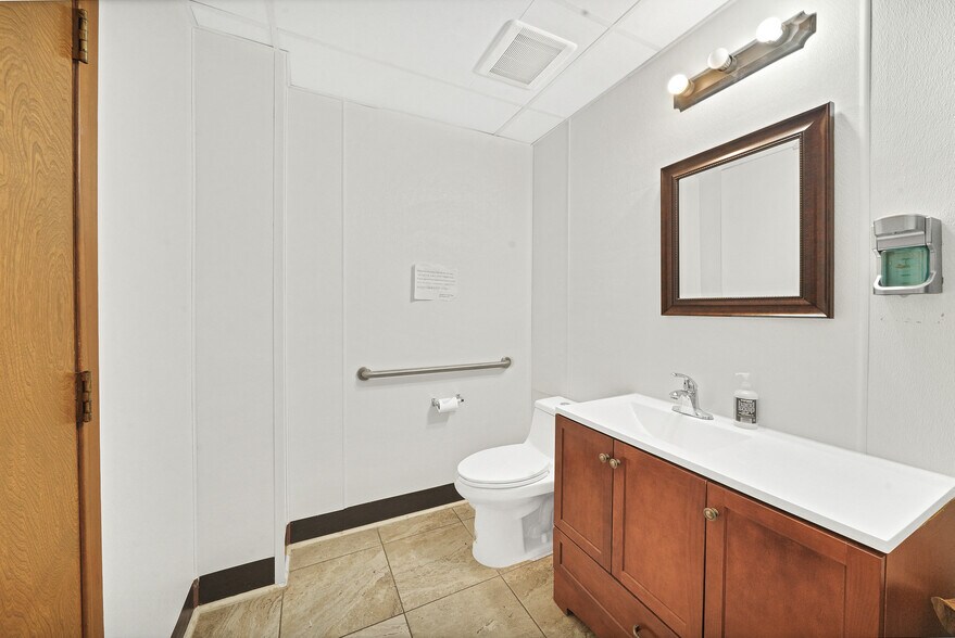 More Photos Of 1313 Cedar Post Ln, Houston Warehouse For Sale