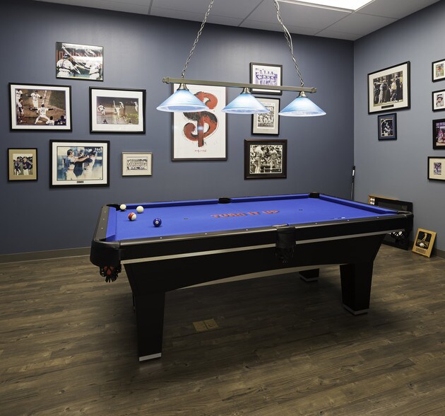 More Photos Of 135-175 Froehlich Farm Blvd, Woodbury Unknown For Lease