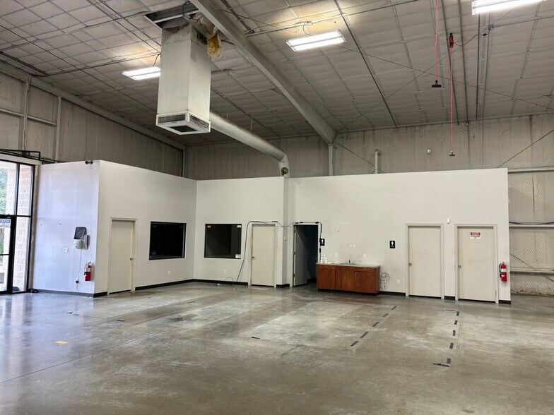 More Photos Of 3222 Manvel Rd, Pearland Warehouse For Lease