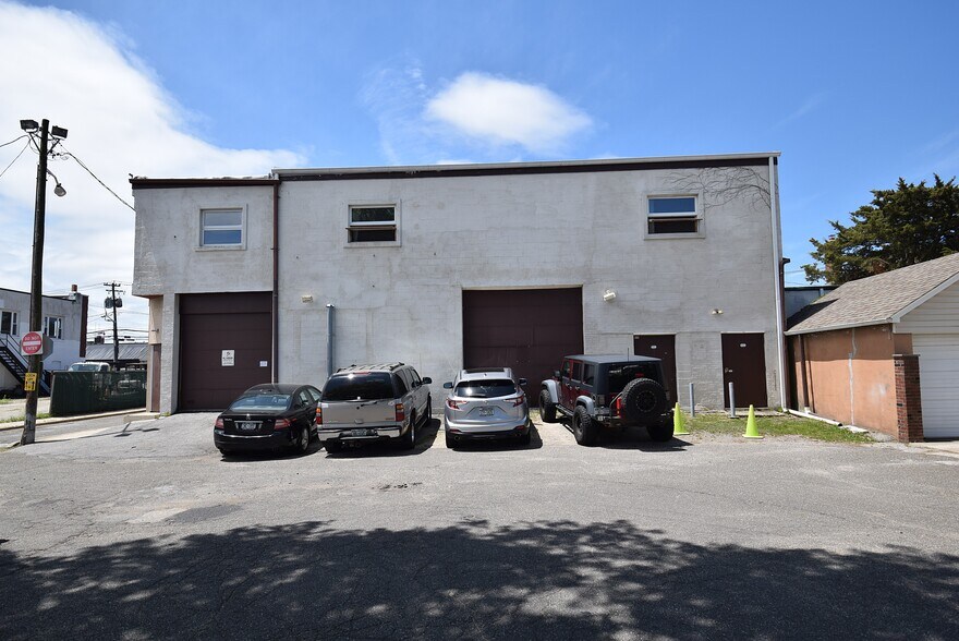 More Photos Of 300 Willis Ave, Mineola Storefront Retail Office For Lease