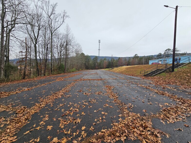 More Photos Of 205 Industrial Pike, Whitwell Manufacturing For Sale