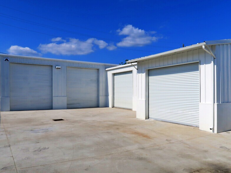 More Photos Of 5638 Star Ln, Houston Auto Dealership For Lease