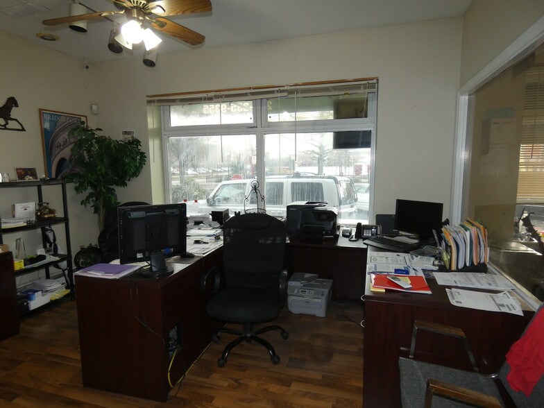 2178 Fairfield Ave, Bridgeport, CT 06605 Auto Dealership For Sale