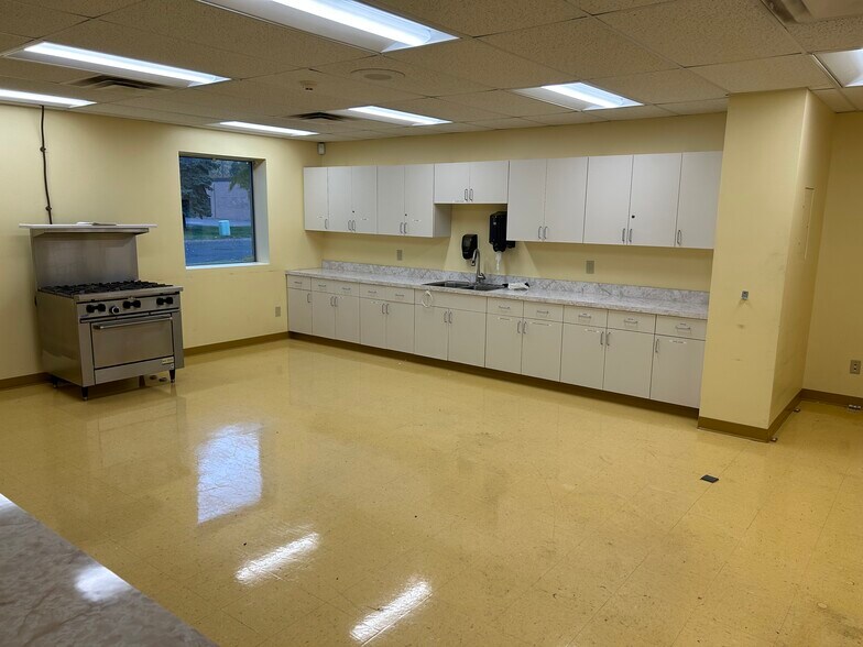 More Photos Of 2909 S Anthony Ln, Saint Anthony Office For Sale
