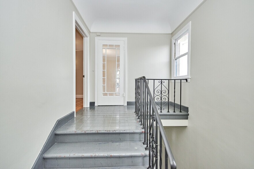 More Photos Of 6669 De Longpre Ave, Los Angeles Apartments For Sale