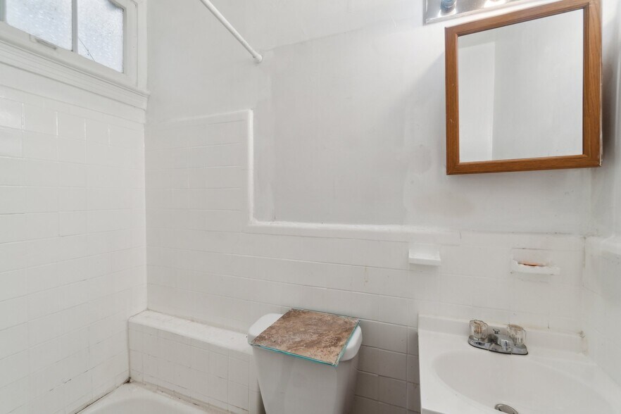 More Photos Of 3162 Buena Vista Ter SE, Washington Apartments For Sale