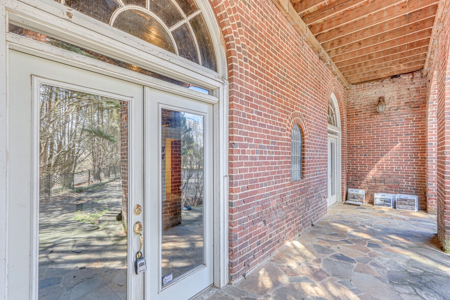 More Photos Of 4975 Little Mill Rd, Buford Warehouse For Sale