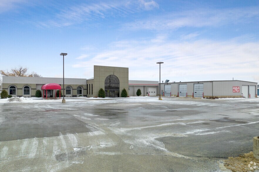 More Photos Of 2905 W Oakland Ave, Austin Auto Dealership For Lease