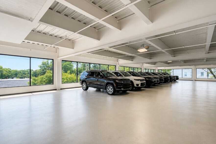 More Photos Of 430 Tunxis Hill Rd, Fairfield Warehouse For Sale