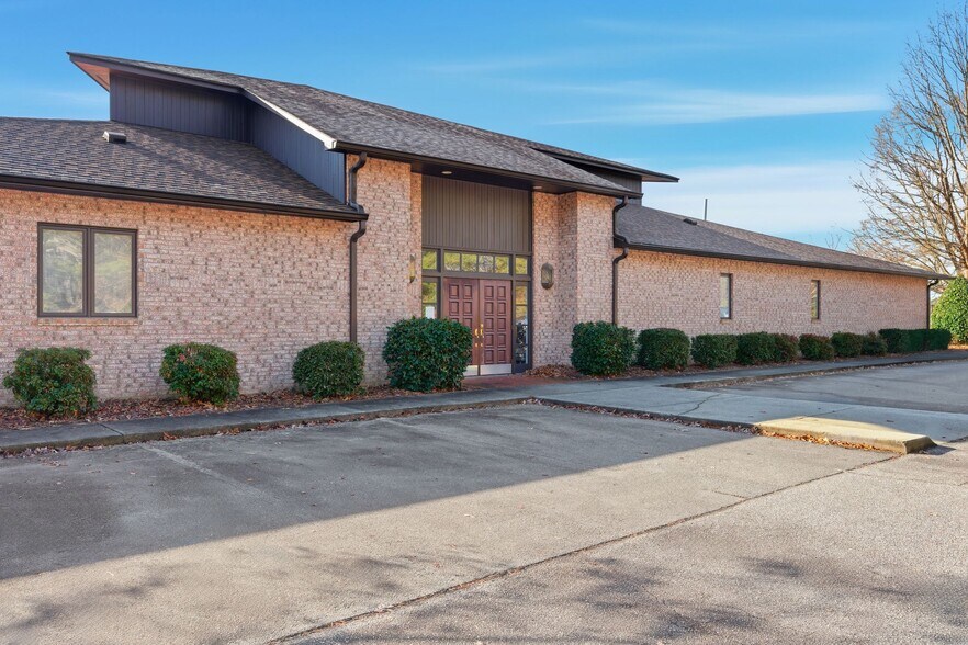 More Photos Of 1411 Old Mill Cir, Winston-Salem Office For Sale