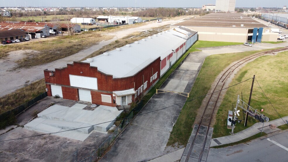 More Photos Of 3229 Navigation Blvd, Houston Warehouse For Sale