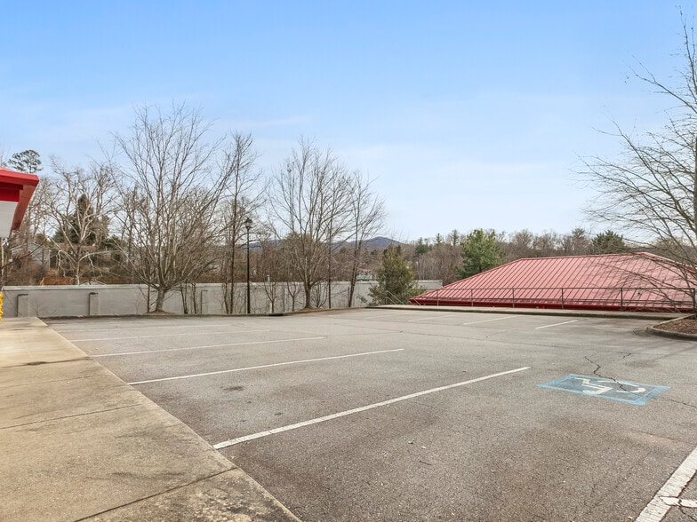 More Photos Of 1070 Tunnel Rd, Asheville Office For Sale