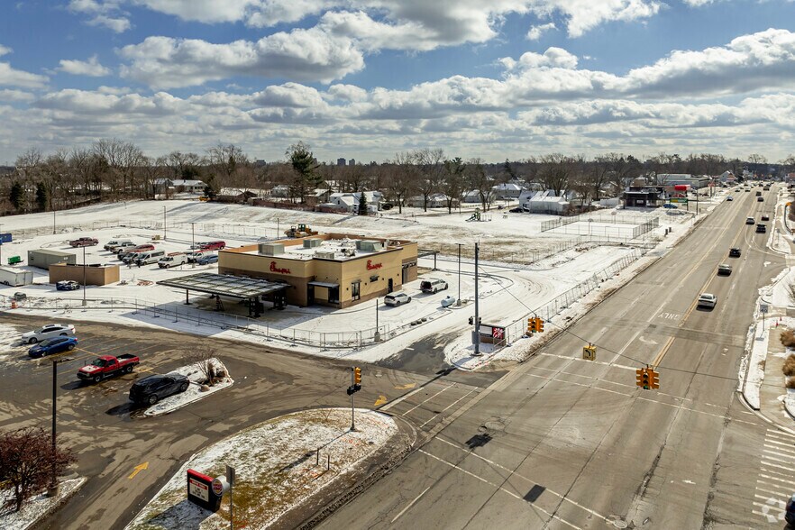 More Photos Of 971 N West Ave, Jackson Fast Food For Sale