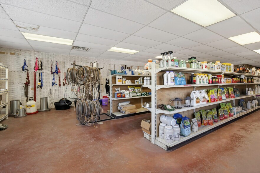 More Photos Of 1505 N Main St, Newcastle Warehouse For Sale