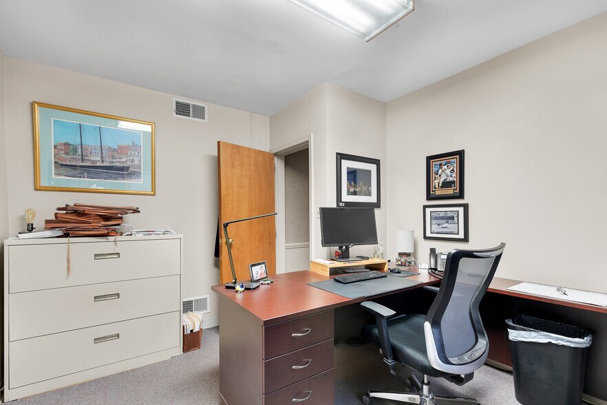 More Photos Of 300 Allegheny Ave, Towson Office For Sale