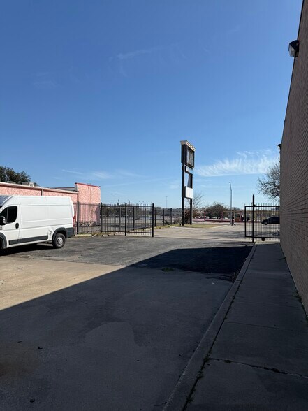 More Photos Of 3910 W Camp Wisdom Rd, Dallas Storefront For Sale