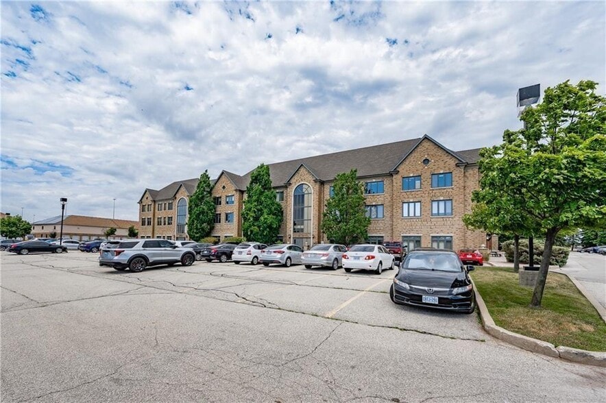 More Photos Of 2904 South Sheridan Way, Oakville Medical For Lease