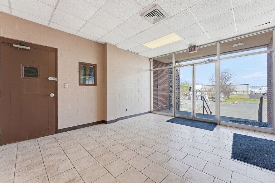 More Photos Of 100 Progress Ave, Springfield Truck Terminal For Lease