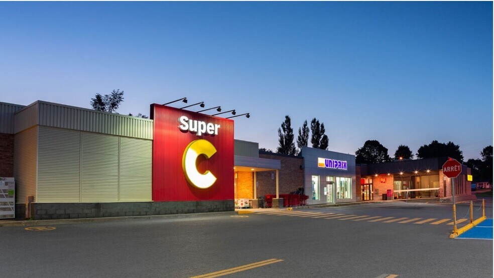 More Photos Of 14000 Boul Henri-Bourassa, Québec General Retail For Lease