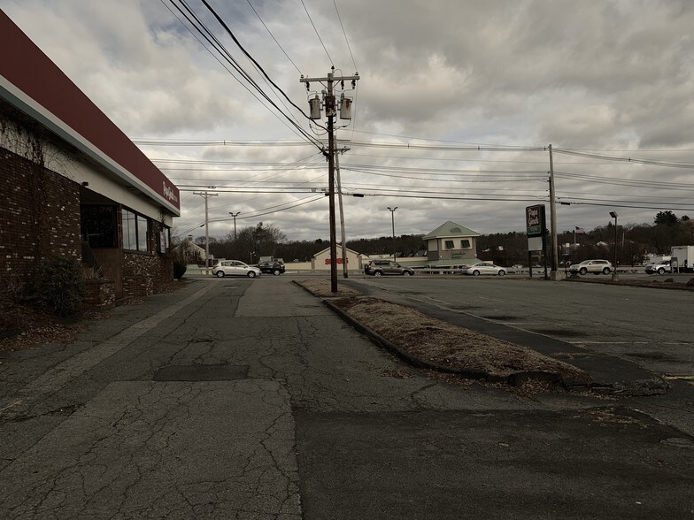 More Photos Of 205 E Main St, Marlborough Restaurant For Lease