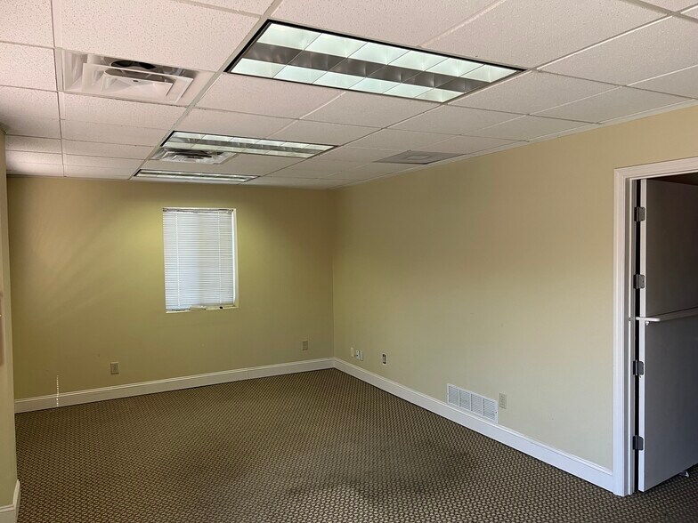 4085 Nine McFarland Dr, Alpharetta, GA 30004 Warehouse For Sale