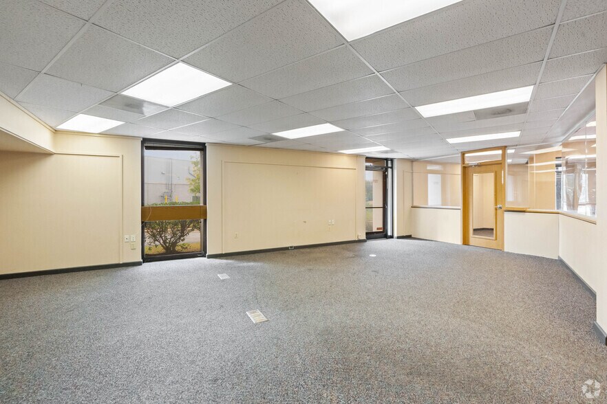 More Photos Of 9412 Livingston Rd, Fort Washington Bank For Lease