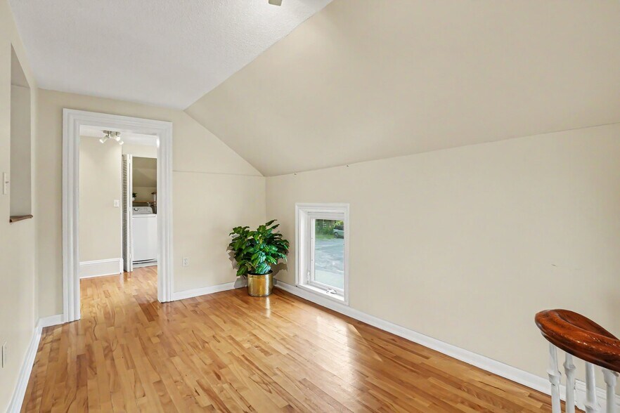 More Photos Of 616 Rideau St, Kemptville Office For Sale