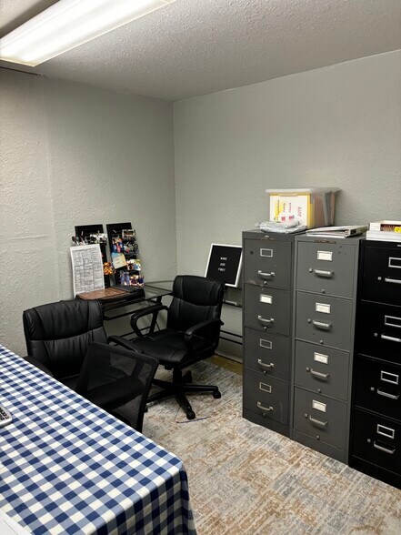 More Photos Of 323-327 W Canal Dr, Turlock Freestanding For Sale