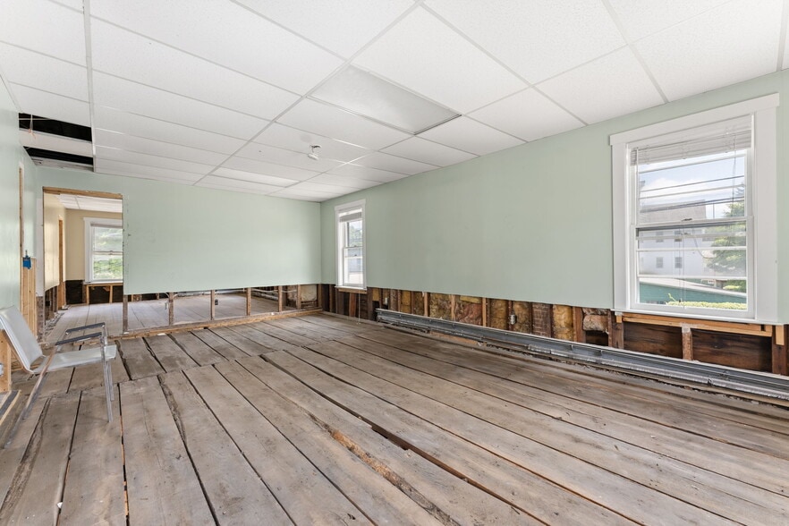 More Photos Of 18 Central St, Brookfield Office Residential For Sale