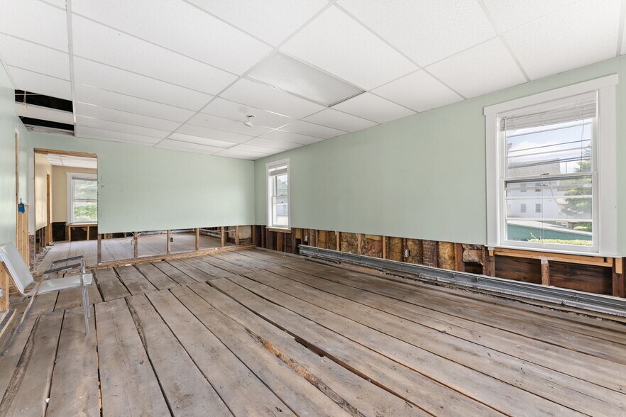 More Photos Of 18 Central St, Brookfield Office Residential For Sale