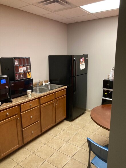 More Photos Of 533 High St, Bowling Green Office For Lease