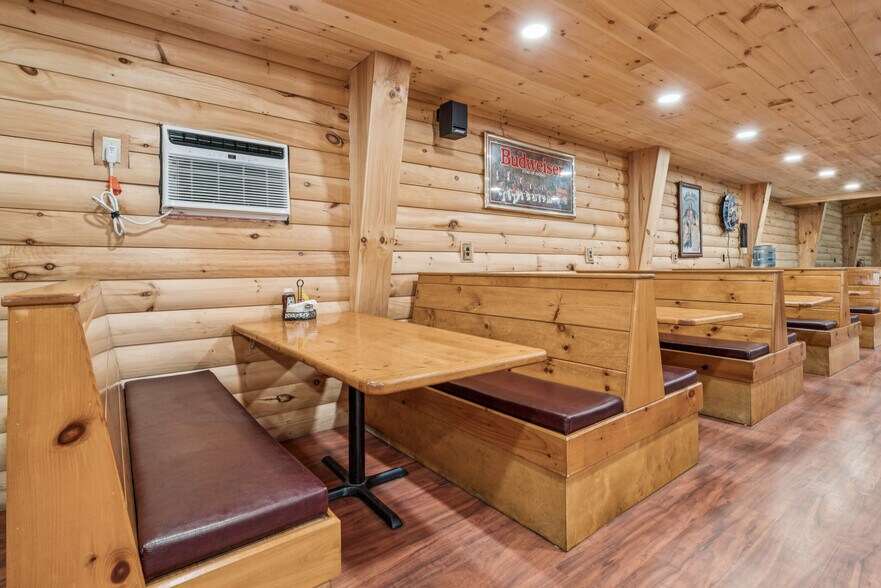 More Photos Of 1 Maple ave, Chelsea Restaurant For Sale