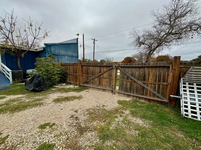 More Photos Of 2275 Old Pleasanton Rd, San Antonio General Retail For Sale