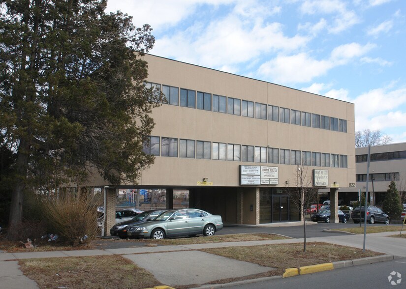 More Photos Of 822 N Wood Ave, Linden Office For Sale