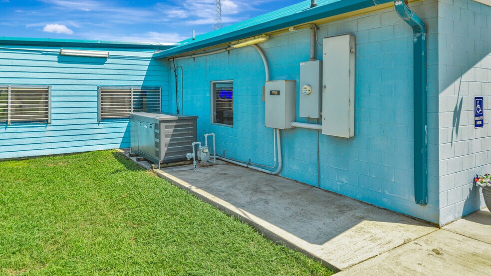 More Photos Of 2241 State Highway 35 N, Port Lavaca Storefront For Sale