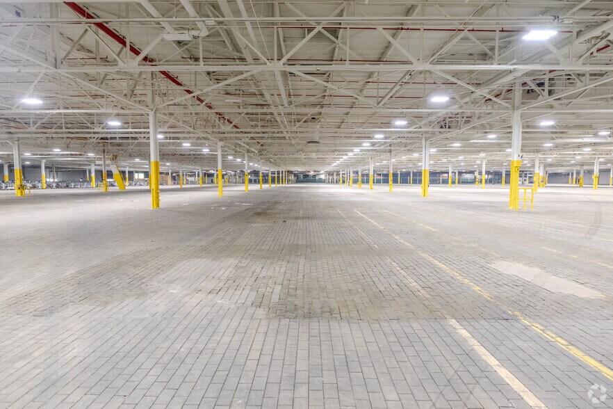 More Photos Of 3300 N 124th St, Milwaukee Manufacturing For Lease