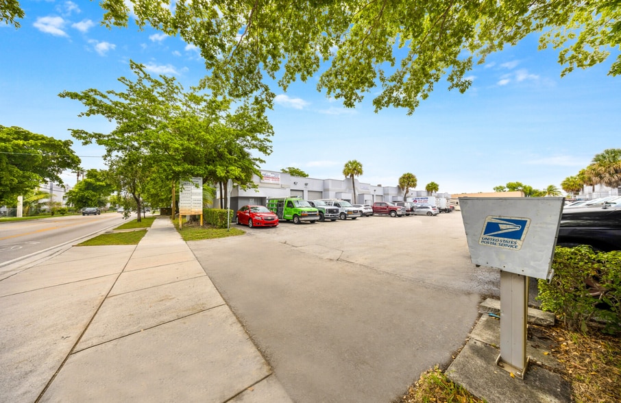 More Photos Of 2693 W 76th St, Hialeah Warehouse For Sale