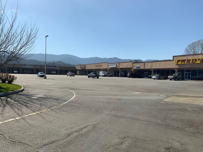 More Photos Of 128 Main St, Andrews Storefront For Sale